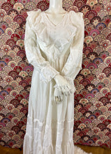 Charger l'image dans la galerie, Superbe robe longue vintage taille 34