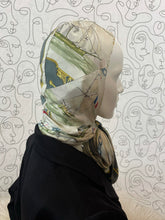 Charger l'image dans la galerie, Rare !!! Foulard Hermès capuche à nouer