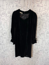 Charger l'image dans la galerie, Robe en velours vintage Guy Laroche taille 38