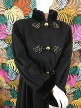 Charger l'image dans la galerie, Superbe manteau Yves Saint Laurent Fourrures taille 42