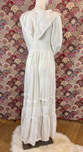 Charger l'image dans la galerie, Superbe robe longue vintage taille 34