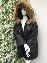 Charger l'image dans la galerie, Manteau en cuir et col Renard Max Mara taille 42
