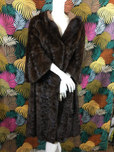 Charger l'image dans la galerie, Manteau en vison Max Mara taille 38