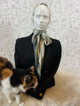 Charger l'image dans la galerie, Rare !!! Foulard Hermès capuche à nouer