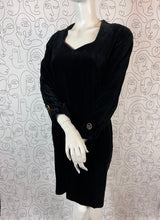 Charger l'image dans la galerie, Robe en velours vintage Guy Laroche taille 38