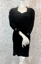 Charger l'image dans la galerie, Robe en velours vintage Guy Laroche taille 38