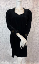 Charger l'image dans la galerie, Robe en velours vintage Guy Laroche taille 38