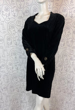 Charger l'image dans la galerie, Robe en velours vintage Guy Laroche taille 38