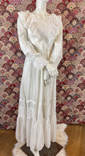 Charger l'image dans la galerie, Superbe robe longue vintage taille 34