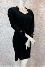 Charger l'image dans la galerie, Robe en velours vintage Guy Laroche taille 38
