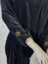 Charger l'image dans la galerie, Robe en velours vintage Guy Laroche taille 38