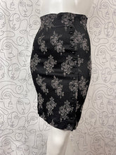 Charger l&#39;image dans la galerie, Jupe Chantal Thomass taille 38
