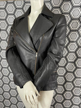 Charger l'image dans la galerie, Veste en cuir noire Paul Smith taille 38
