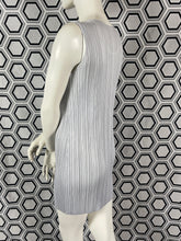 Charger l&#39;image dans la galerie, Mini-robe Pleats Please Issey Miyake taille 38
