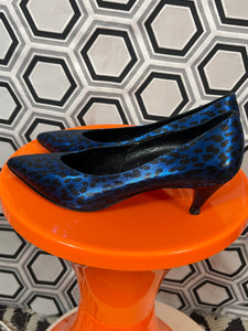 Escarpins bleu merallisé léopard pointure 37,5 italienne.