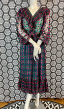Charger l'image dans la galerie, Robe Ted Lapidus en soie taille 40
