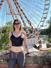 Charger l&#39;image dans la galerie, Incroyable bustier en cuir à seins coniques Jean Paul Gaultier taille 36
