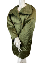Charger l&#39;image dans la galerie, Manteau matelassé kaki Nina Ricci taille 38
