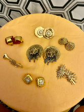 Charger l&#39;image dans la galerie, Lot de clips et une broche vintage
