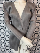Charger l'image dans la galerie, Veste pleats please taille 38
