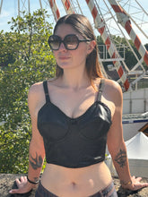 Charger l&#39;image dans la galerie, Incroyable bustier en cuir à seins coniques Jean Paul Gaultier taille 36
