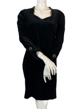 Charger l'image dans la galerie, Robe en velours vintage Guy Laroche taille 38
