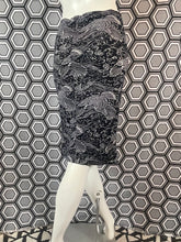 Charger l&#39;image dans la galerie, Jupe Kenzo à décors d’oiseaux taille 40
