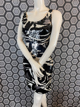 Charger l'image dans la galerie, Superbe robe à sequins Blacktie Oleg Cassini taille 38
