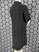 Charger l&#39;image dans la galerie, Robe chemise Equipment en soie taille 36

