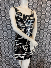 Charger l'image dans la galerie, Superbe robe à sequins Blacktie Oleg Cassini taille 38
