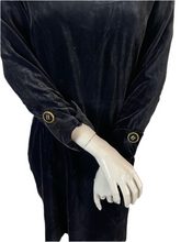 Charger l'image dans la galerie, Robe en velours vintage Guy Laroche taille 38
