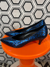 Charger l&#39;image dans la galerie, Escarpins bleu merallisé léopard pointure 37,5 italienne.
