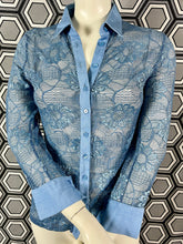 Charger l&#39;image dans la galerie, Chemisier en résille brodée Anne Fontaine taille 38

