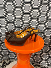 Charger l&#39;image dans la galerie, Paire d’escarpins vintage Céline pointure 36 1/2 neufs
