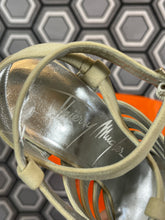 Charger l&#39;image dans la galerie, Escarpins vintage Thierry Mugler pointure 36

