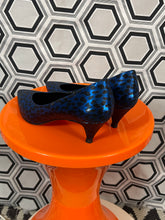 Charger l&#39;image dans la galerie, Escarpins bleu merallisé léopard pointure 37,5 italienne.

