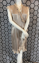 Charger l'image dans la galerie, Robe Queenie en soie taille 40
