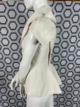 Charger l'image dans la galerie, Veste emblématique Alexander McQueen taille 40
