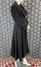 Charger l&#39;image dans la galerie, Manteau Paco Rabanne gros pailleté taille 38
