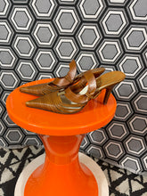 Charger l&#39;image dans la galerie, Paire d’escarpins Michel Perry pointure 36 1/2
