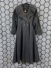 Charger l&#39;image dans la galerie, Manteau Paco Rabanne gros pailleté taille 38
