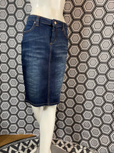 Charger l&#39;image dans la galerie, Jupe en jeans Versace jeans couture taille 40
