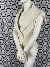 Charger l'image dans la galerie, Veste emblématique Alexander McQueen taille 40
