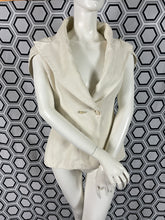 Charger l'image dans la galerie, Veste emblématique Alexander McQueen taille 40
