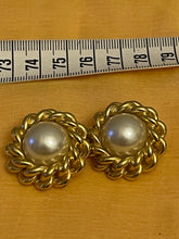 Charger l&#39;image dans la galerie, Lot de 9 clips et une broche vintage
