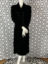 Charger l&#39;image dans la galerie, Manteau en velours Armand Ventilo taille 40
