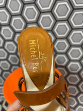 Charger l&#39;image dans la galerie, Paire d’escarpins Michel Perry pointure 36 1/2
