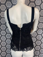 Charger l&#39;image dans la galerie, Haut en dentelle Dolce &amp; Gabbana taille 36
