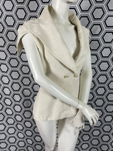 Charger l'image dans la galerie, Veste emblématique Alexander McQueen taille 40
