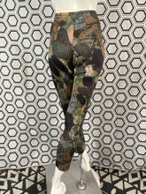 Charger l&#39;image dans la galerie, Pantalon imprimé Pleats Please Issey Miyake
